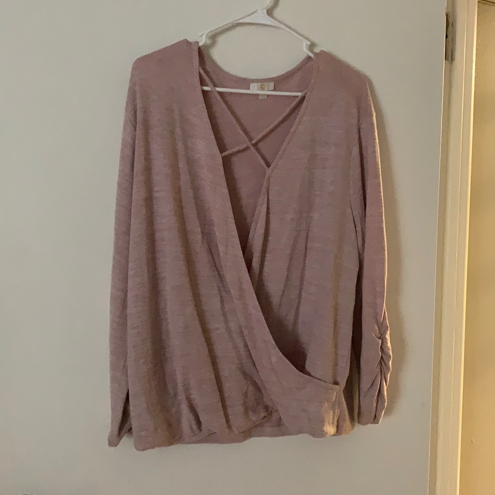Women’s light pink top